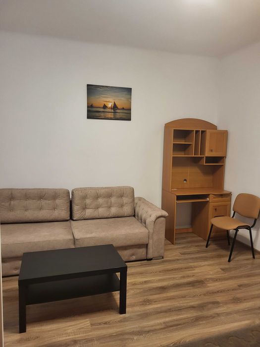 Inchiriez garsonieră la casă