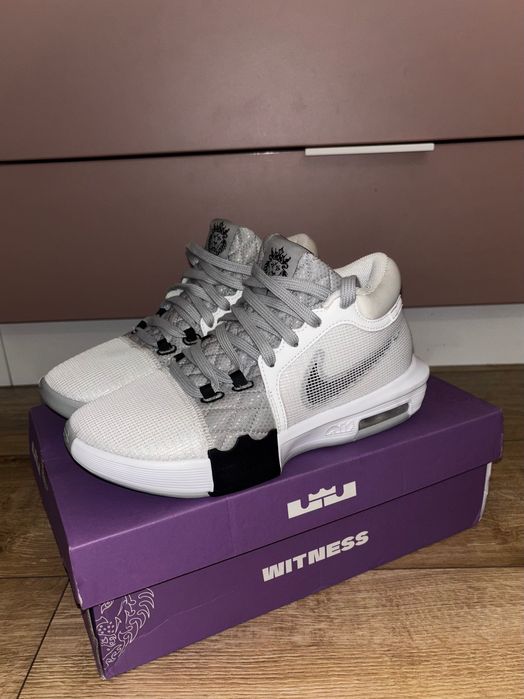 Nike LeBron Witness 8 "Light Smoke Grey"