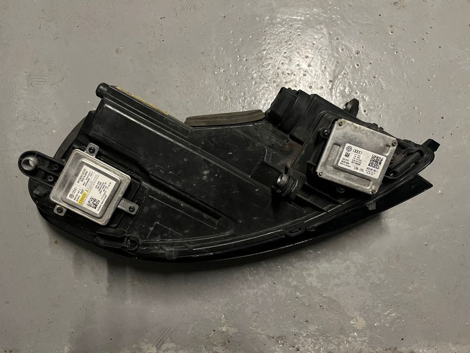 Фар за VW CC Оригинален