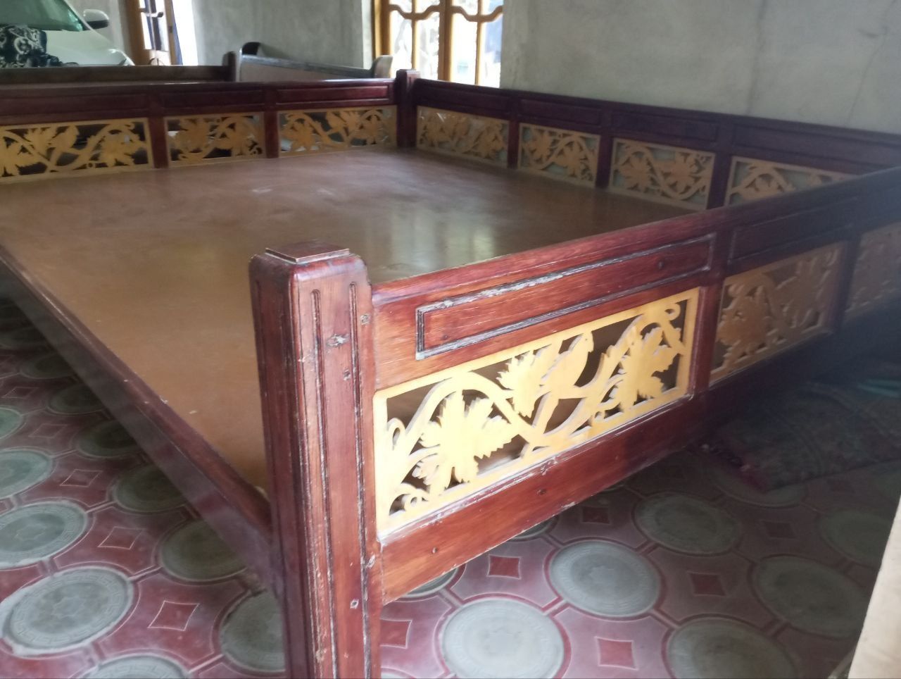 Krovat tapchan hovli uchun