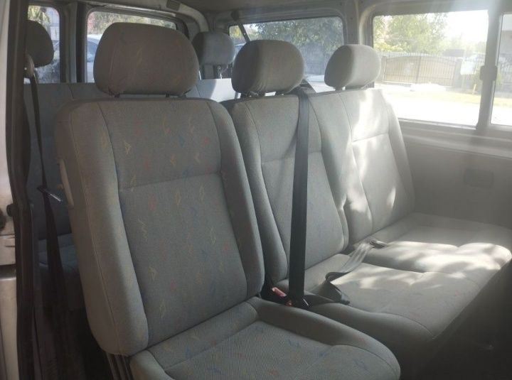Volkswagen Transporter T5 9 locuri