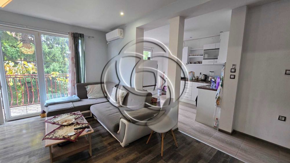 Нов апартамент в Изгрев с вътрешен дор