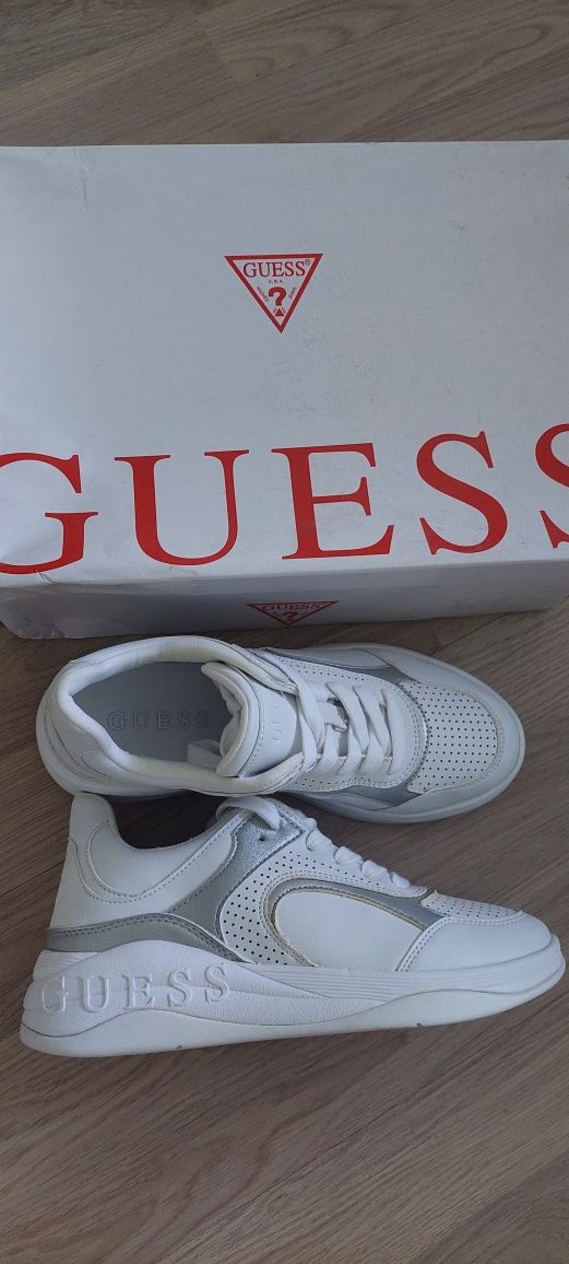 GUESS, ADIDAS, MICHAEL KORS, Moschino, New Balance, Liu Jo