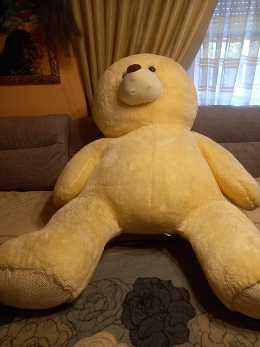 Голям плюшен мечок