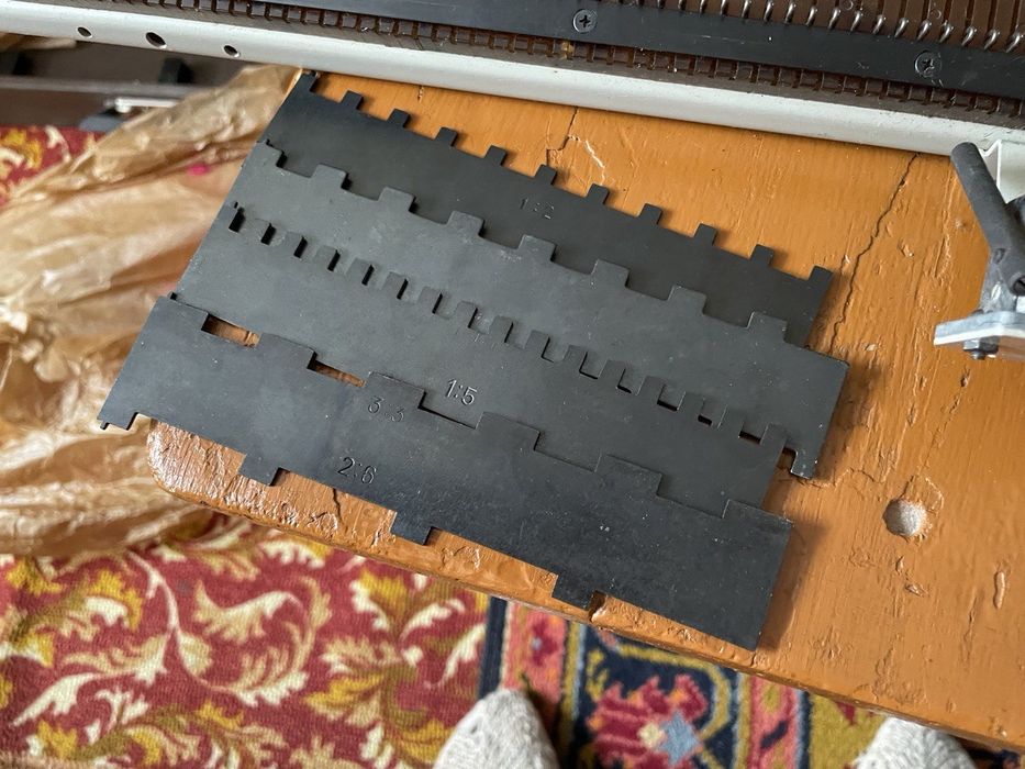 Вязальная машинка Нива 1