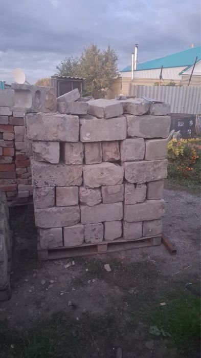 Продам кирпич и пескоблок