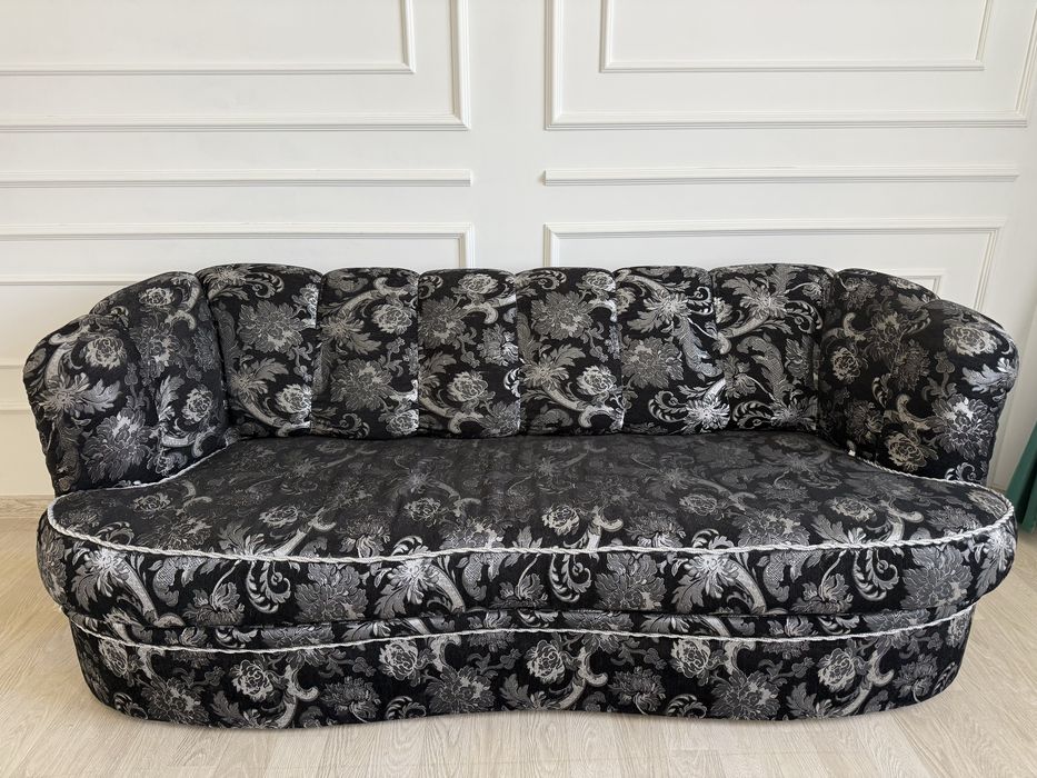 Диван очень комфортный.