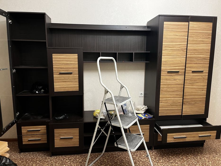 Продам шкаф сервант