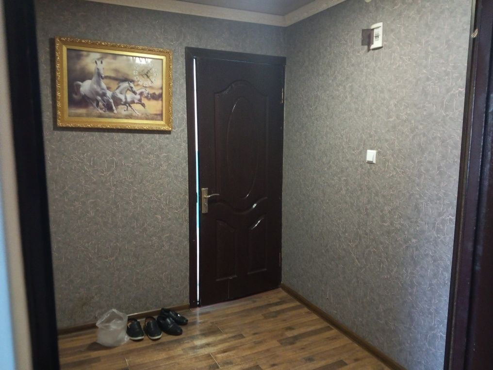 1 qavatda 3 xonali dom sotiladi 2/2 daxa