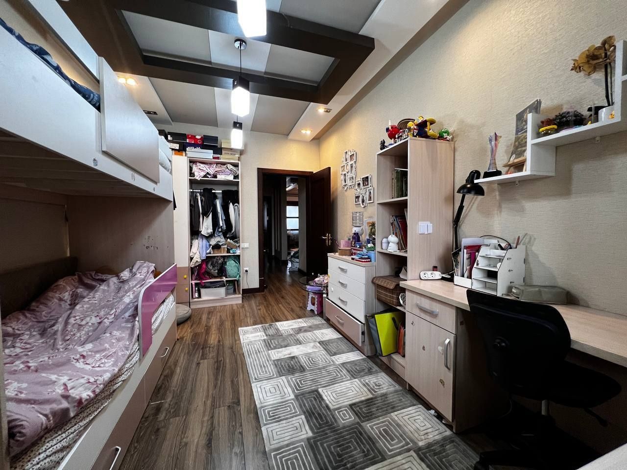 Продается 2в3 ком квартира, ор-р: ресторан Мона/Джуманджи,  77 м²