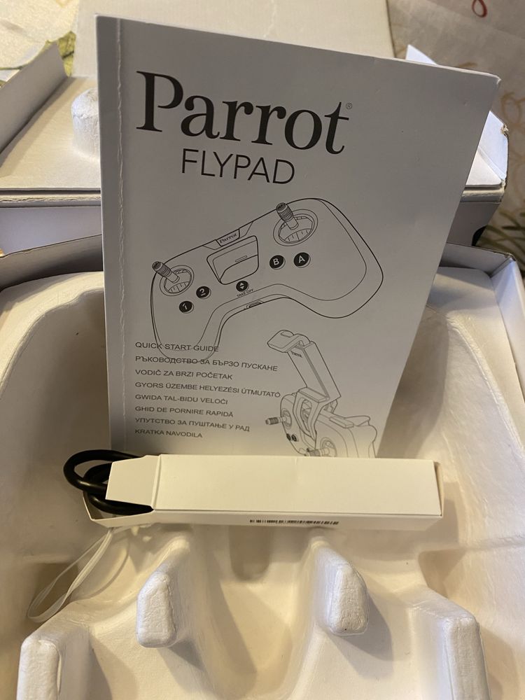 Parrot Flypad – контролер за мини дронове