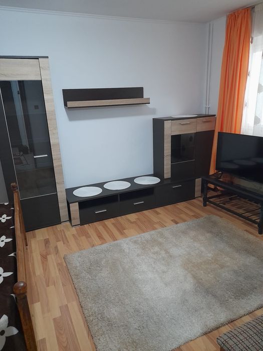 Inchiriez garsoniera