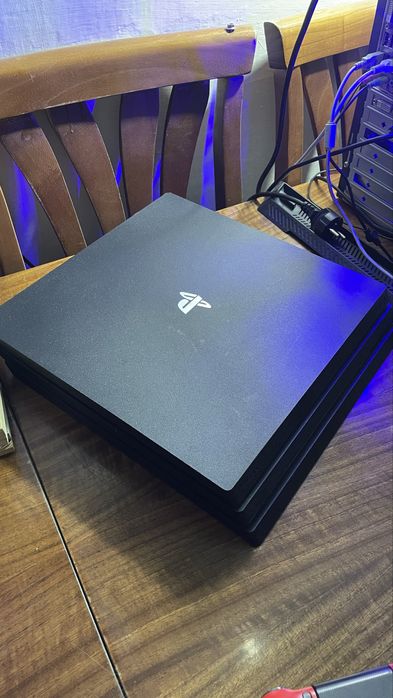 Продается Playstation 4 Pro