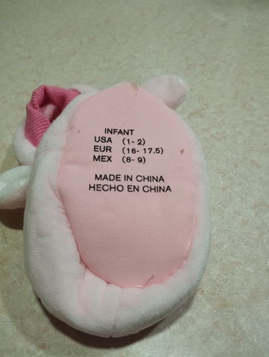 Продаю детские тапочки.