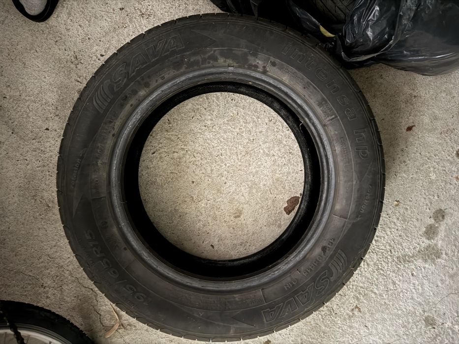 Гуми 195/65/15 и 235/55/19