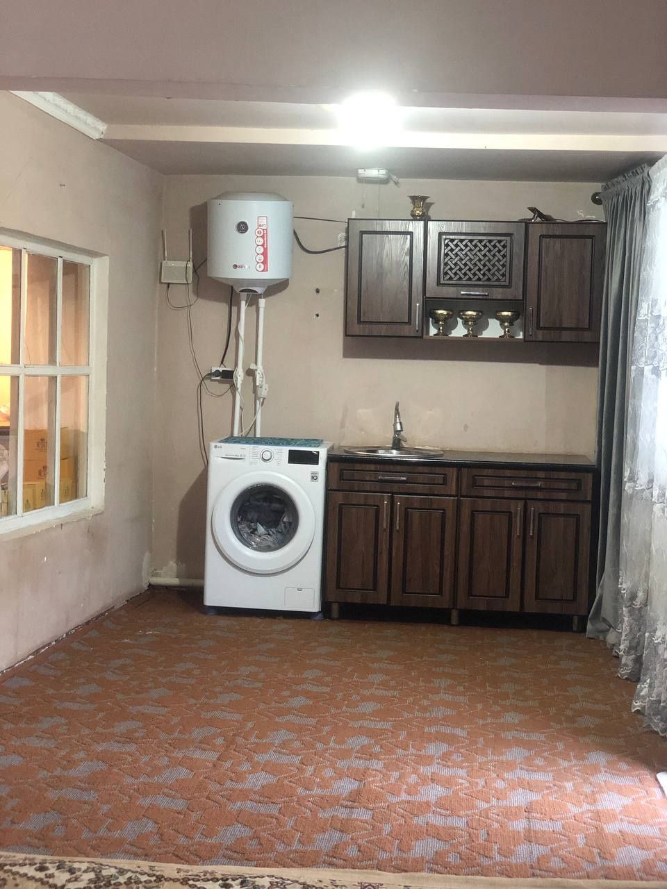 Yangiyol shahrida joylashgan 5 xonali uy sotiladi yer narxida