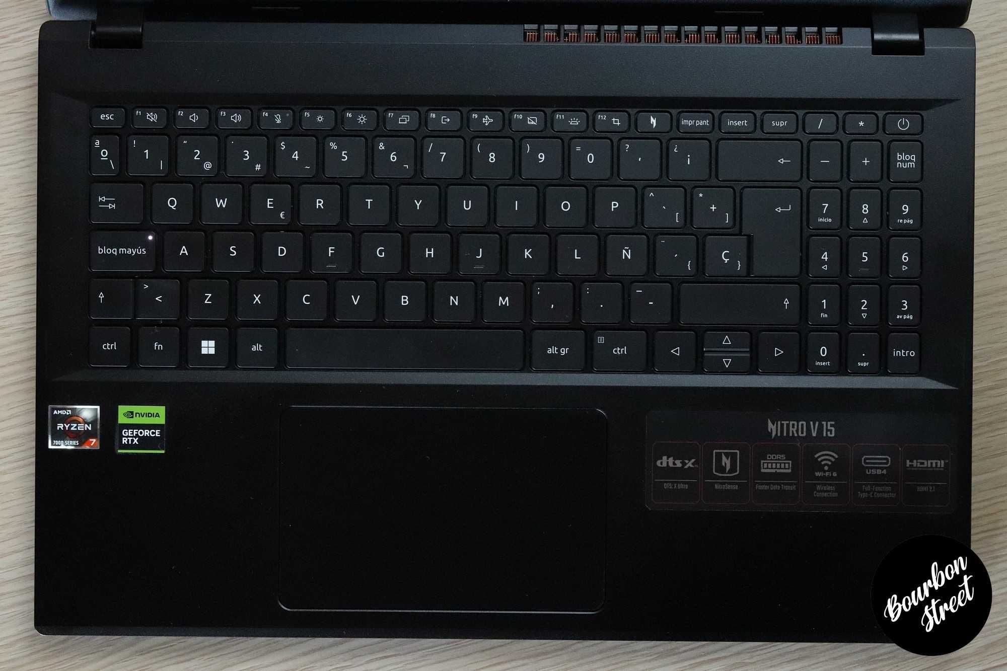 ACER Nitro V15 - RTX 3050 6 GB - RYZEN 7735HS - 16GB DDR5 - 512GB SSD