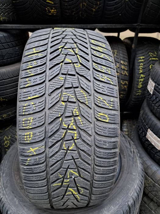 Anvelope desperecheate 245/35 R20 Hankook și 215/65 R15 Nokian