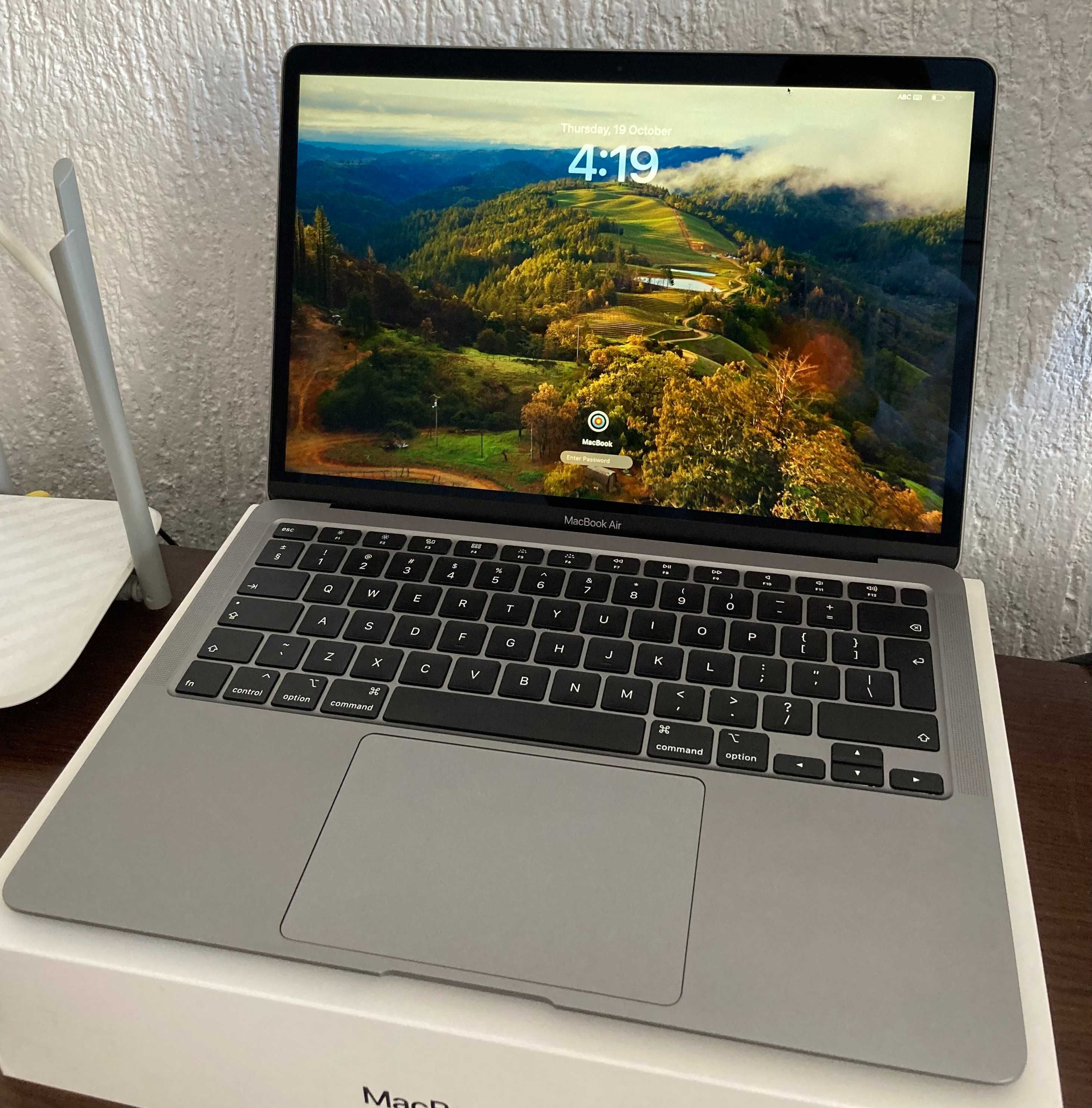 MacBook Air 2020 Като Нов с Документи