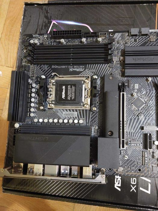 AMD Ryzen 9 7900X + AsRock X670E PG Lightning