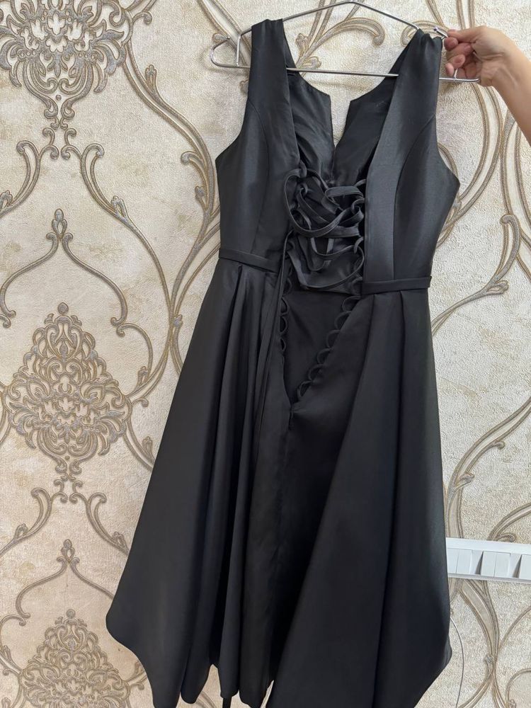 Черное платье для женщин