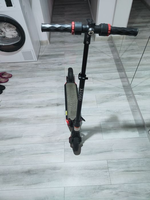 Vând trotineta electrica kugoo