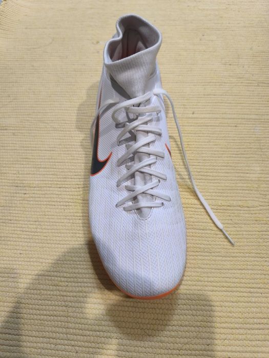 Футболни бутонки