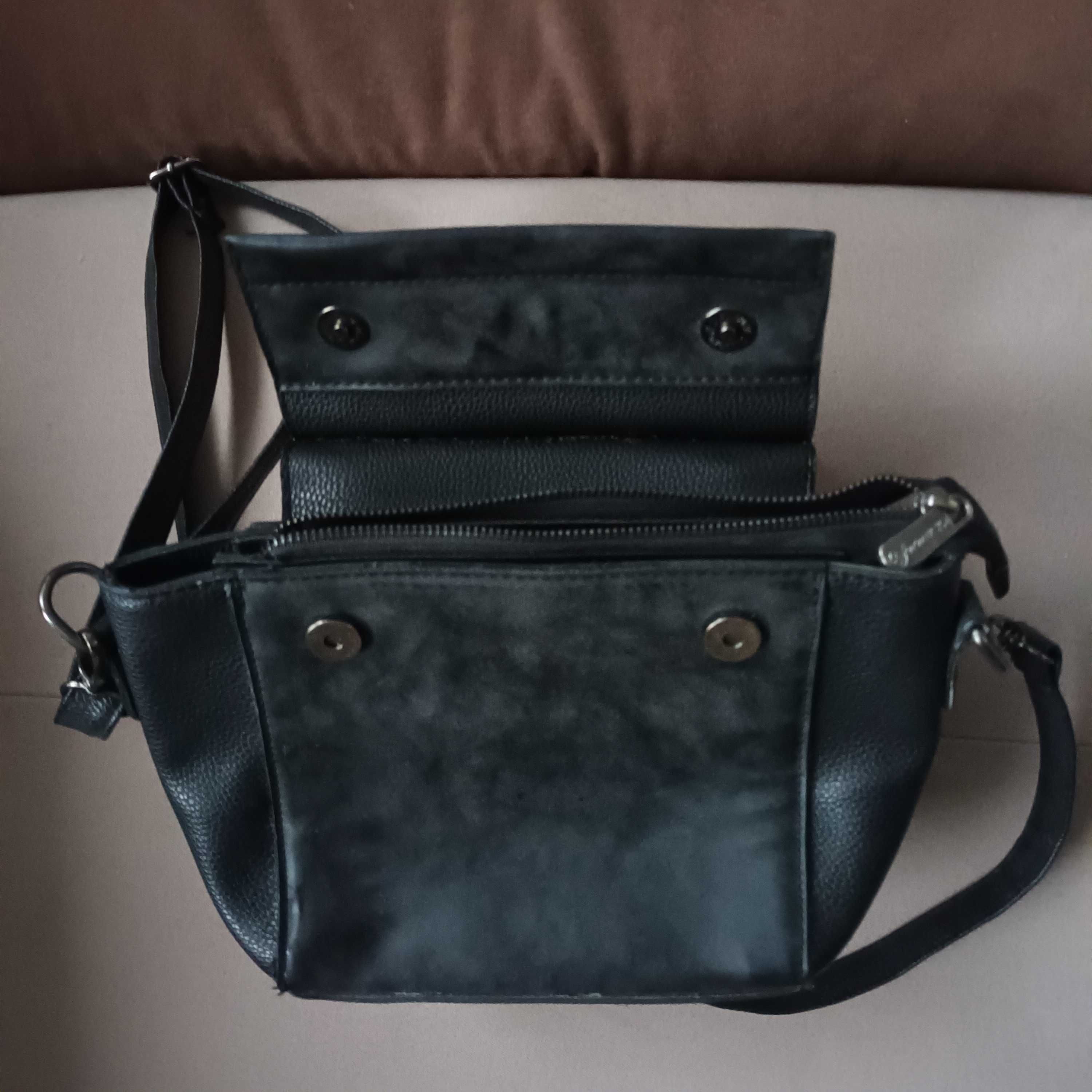 Дамски чанти Guess, Versace 19V69 Italia и други, нови и използвани
