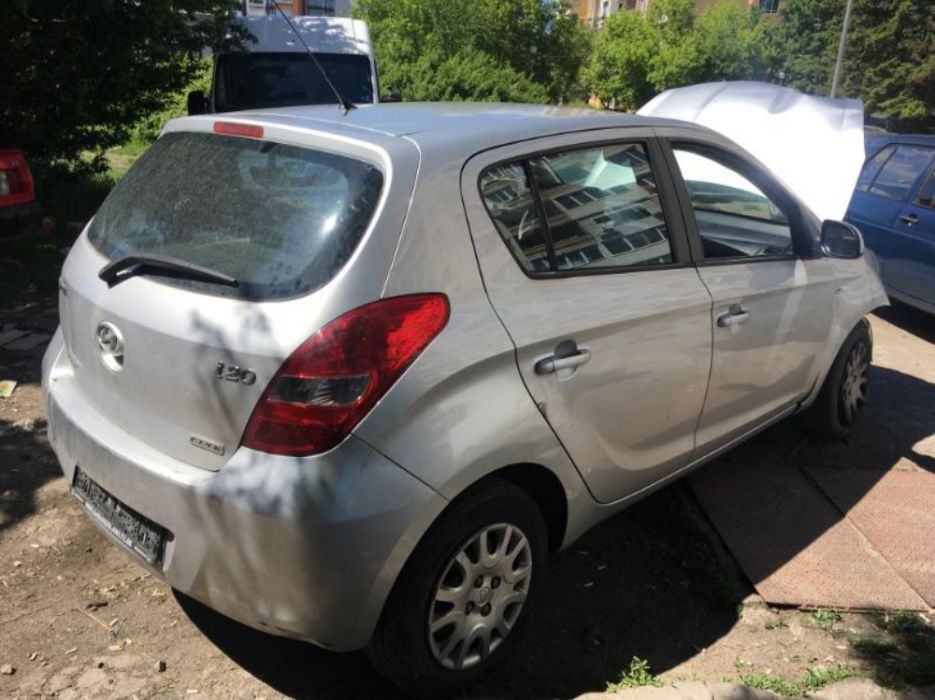 НА ЧАСТИ! Hyundai i20 1.4 CRDi 90 кс. 2010 г. климатик