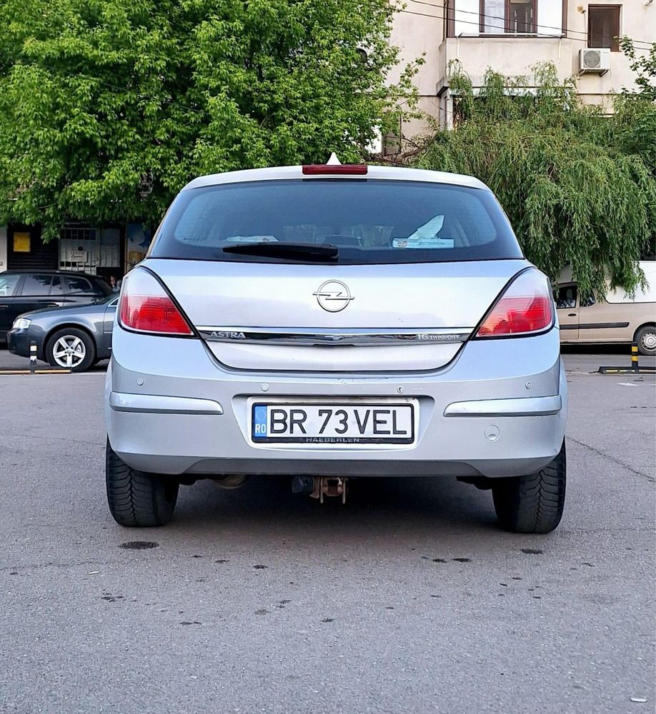 Opel astra 1.6 benzina km 172000 reale verificate în treținută