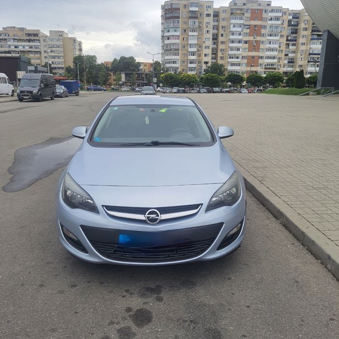 Opel Astra J Sedan