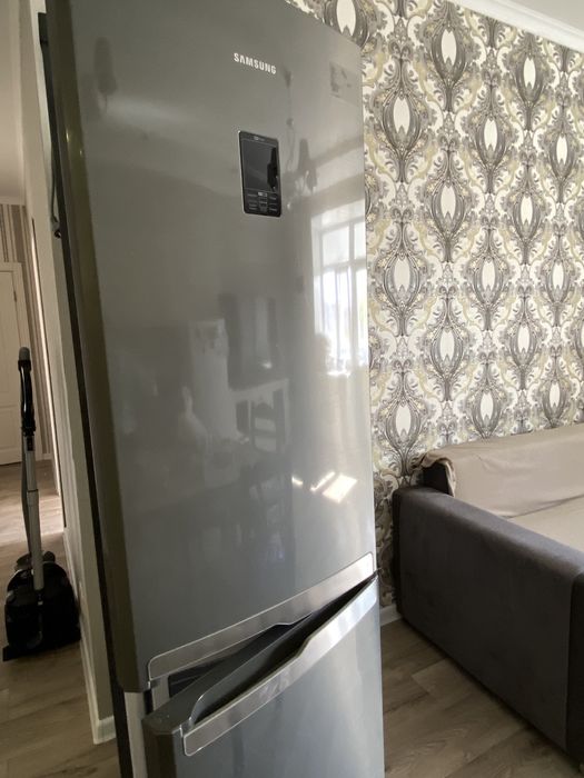 Холодильник в отличном состоянии самсунг