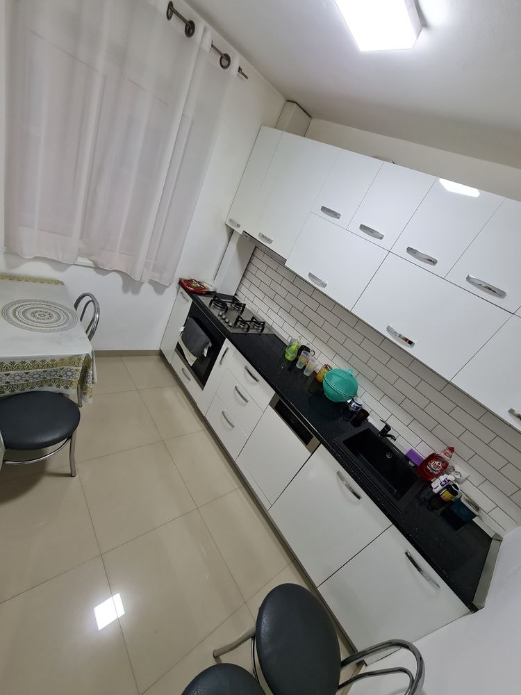 Inchiriez apartament cu 3 camere Rahova