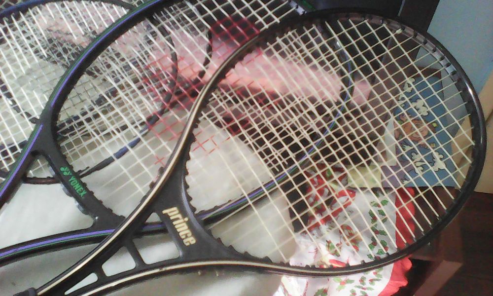 Palete tenis de camp din lemn si carbon ca noi