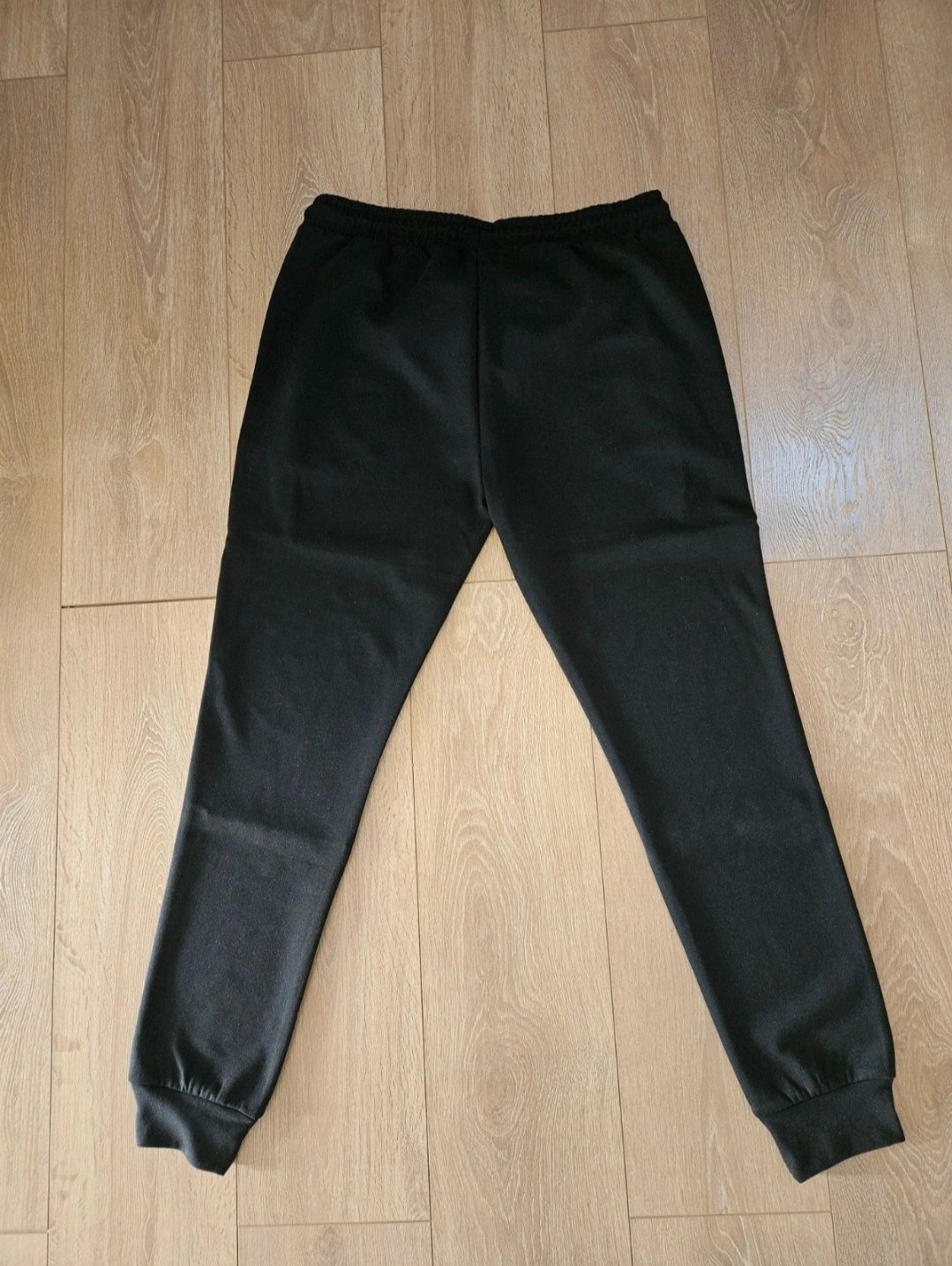 Pantaloni sport cu buzunare