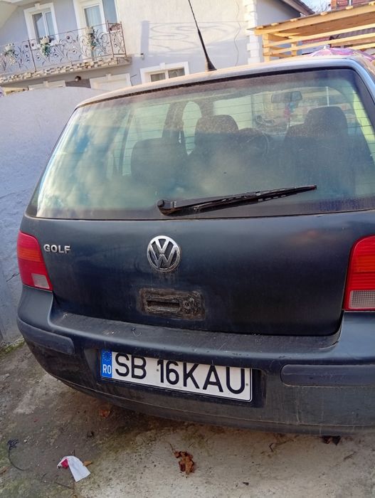 Vând golf  4 benzină
