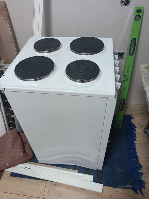 Продам электрическую плиту