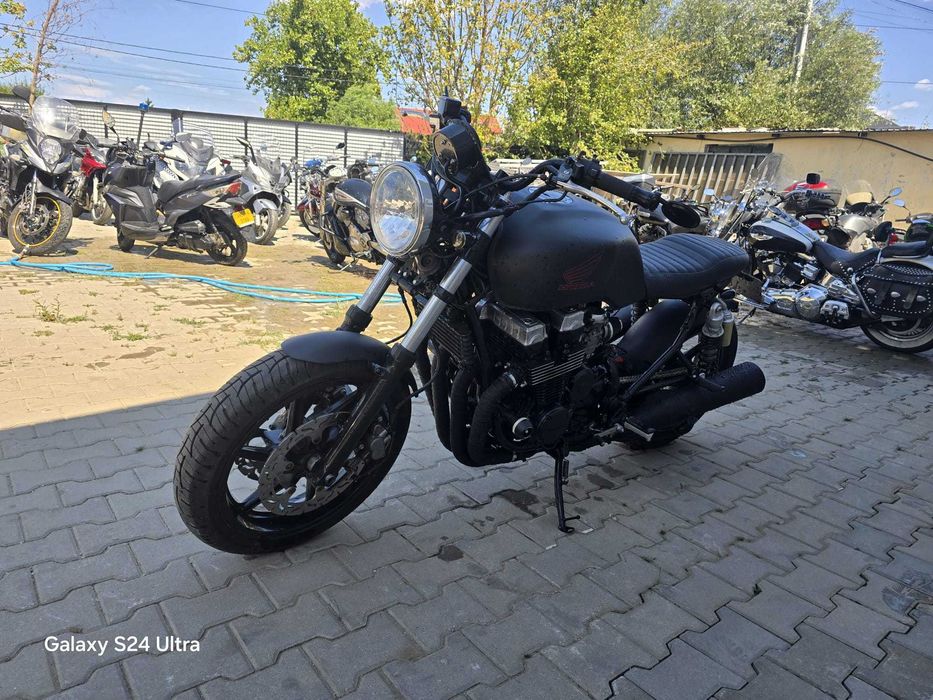 Honda CB750 an 1993 Cafe Racer