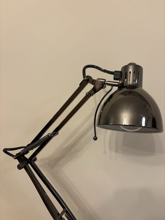 Настолна лампа за бюро