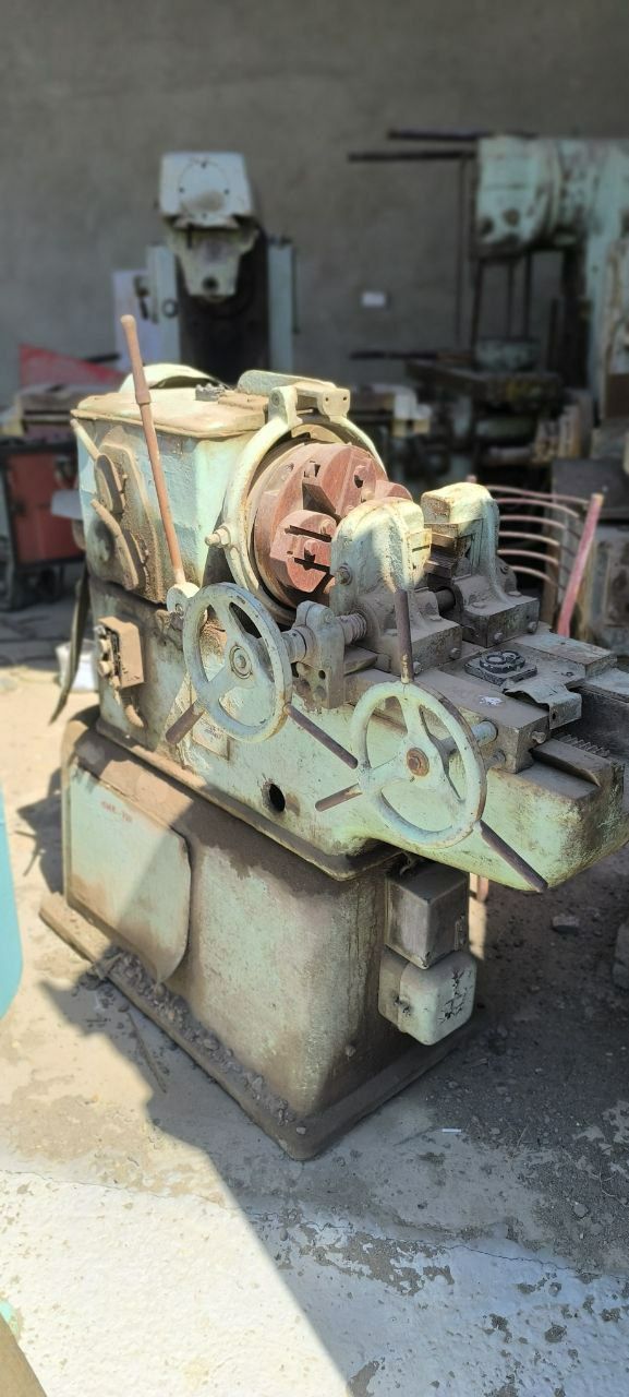 Универсальный фрезерный 6р82ш  сотилади