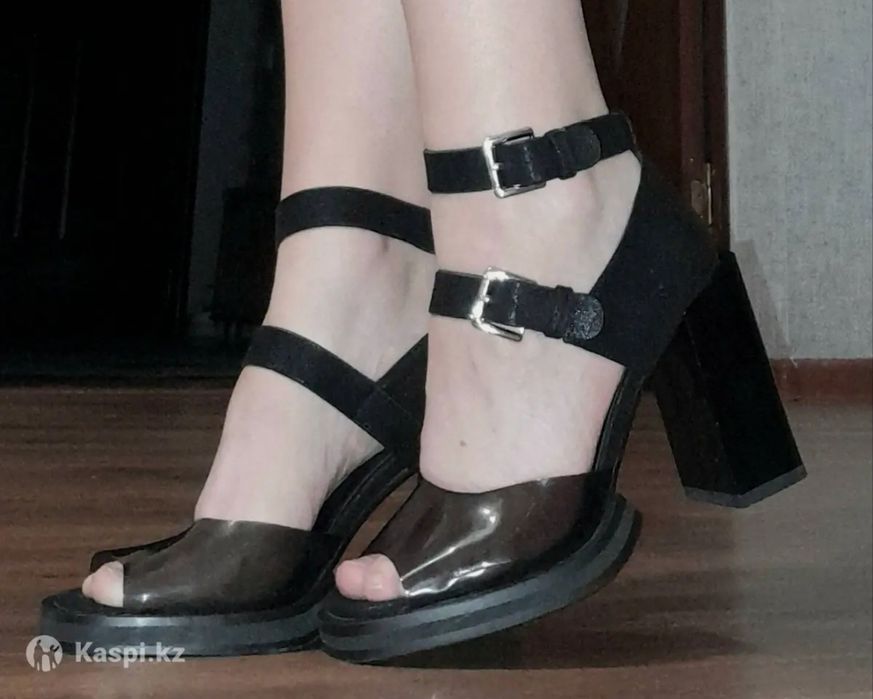 Продам Туфли (босоножки)