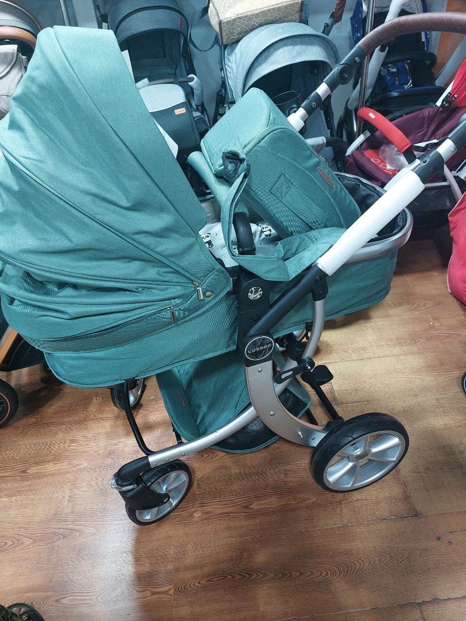 Продам детскую коляску от бренда Luxmom