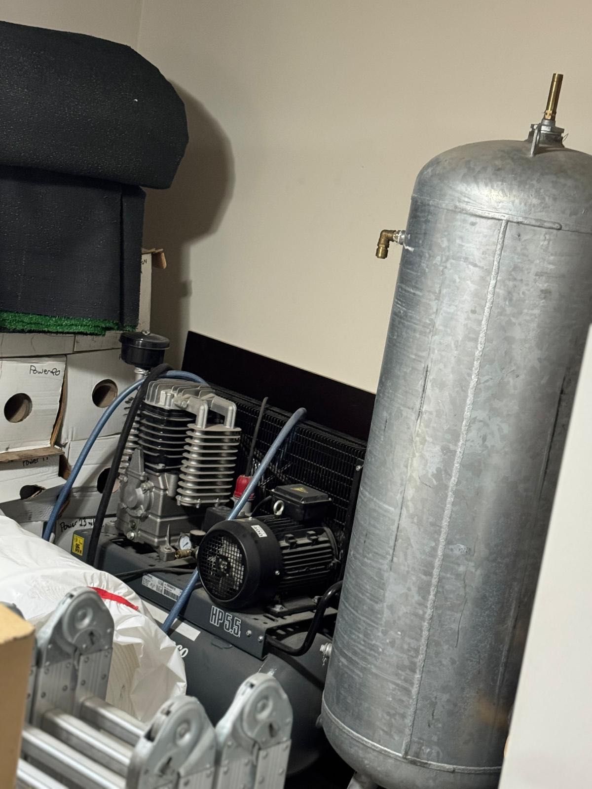 Compresor cu șurub Atlas Copco HP 55  + butelie de 300 L