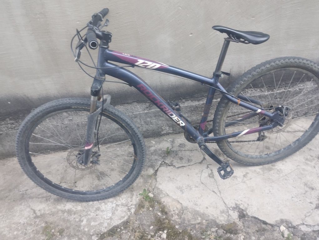 Vând bicicleta st120