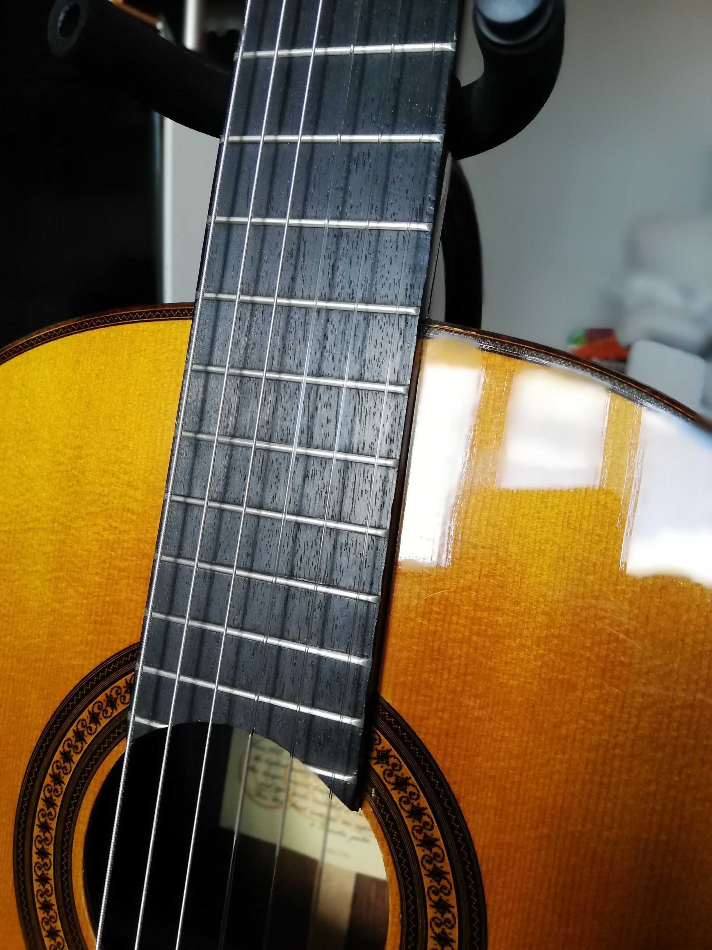 Продавам класическа китара Yamaha G240.