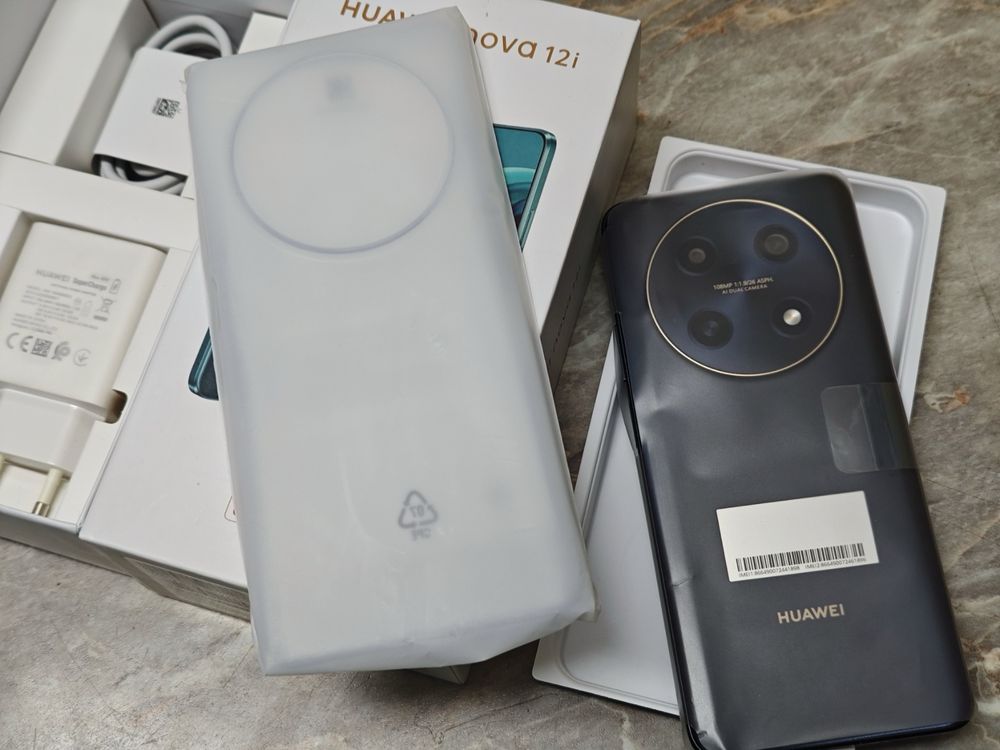 Продава се!!! Смарт телефон Huawei Nova 12i