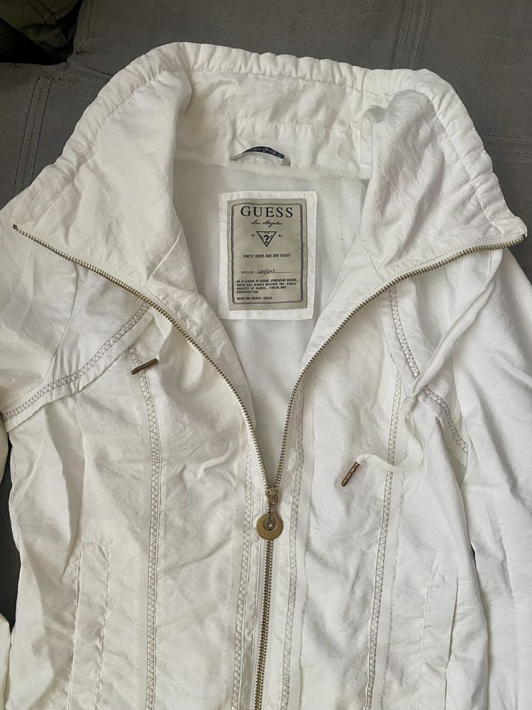 Тънко бяло яке Guess