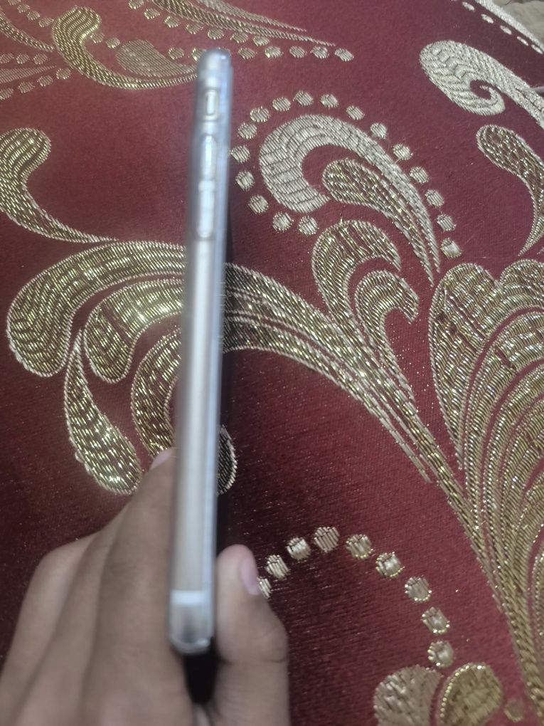 iPhone 7 sotiladi 128/8