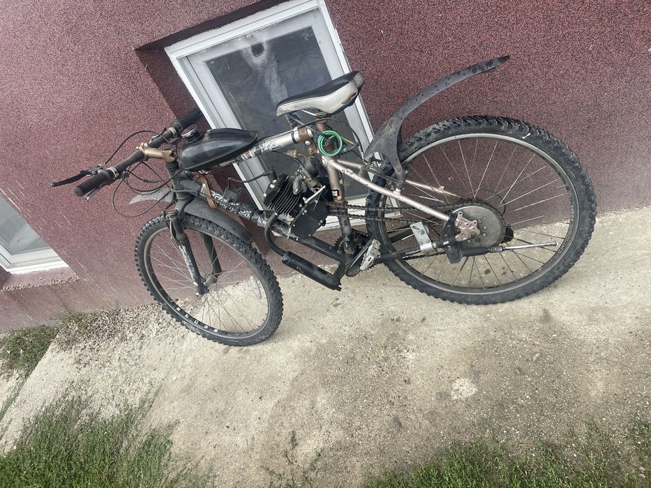 Vand bicicleta cu motor de 80 cc Marca Decathlon Ryder