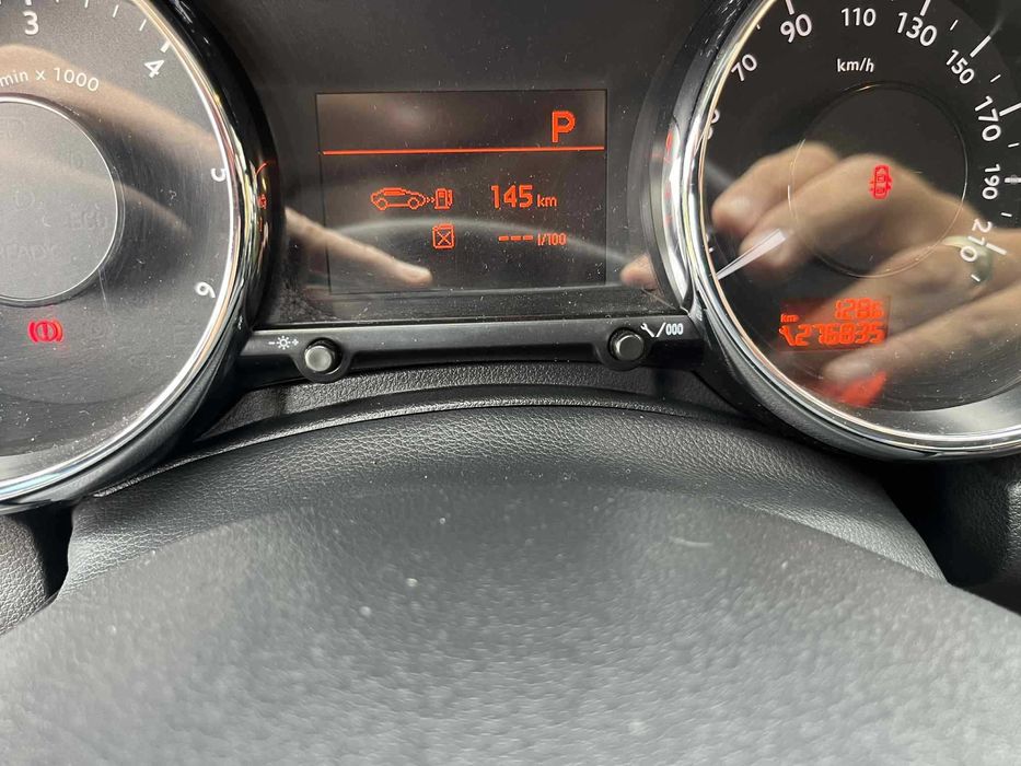 Продавам Peugeot 5008 автоматик